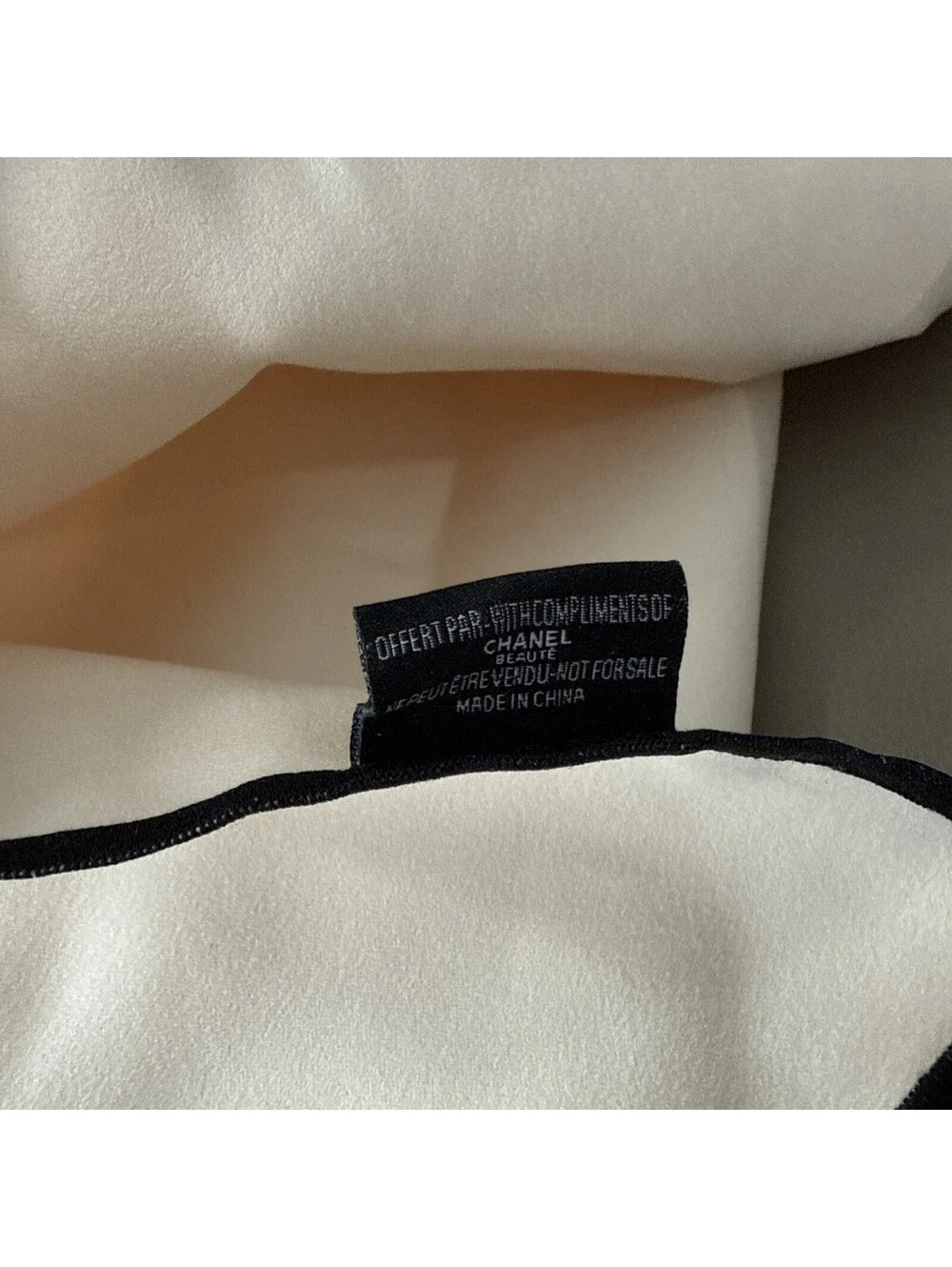 Chanel Beaute Logo Throw Blanket GWP with Carry Pouch New in box Novelty Ivory